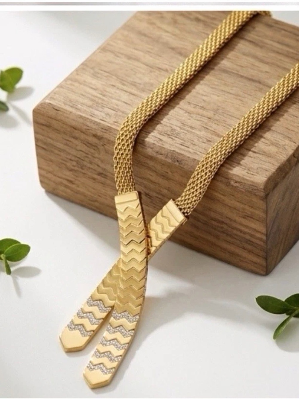 Gold Men’s Mesh Necklace with Chevron Detail